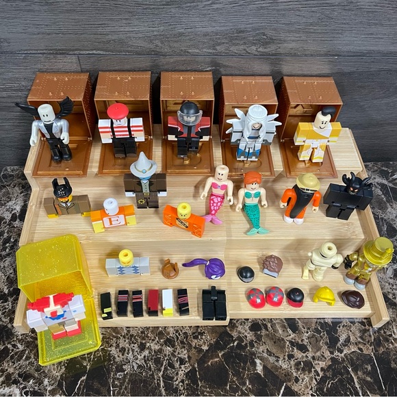 Roblox Figures + extra parts and accessories lot - Picture 6 of 10